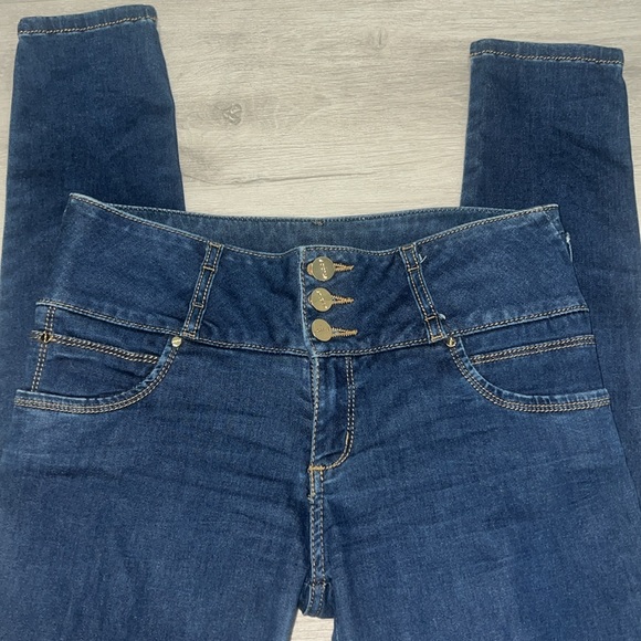 Skinny Lift-up Jean - Picture 2 of 4